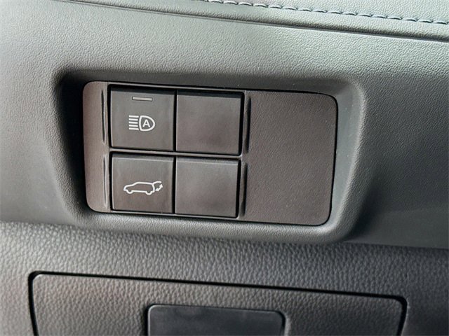 Used 2022 Toyota Highlander LE image 9