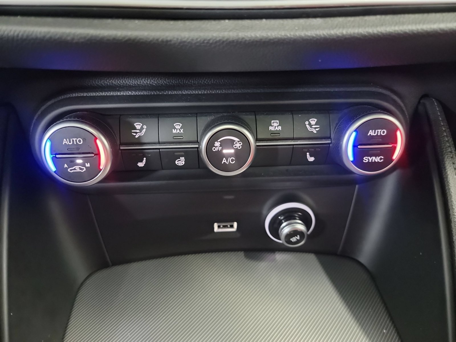 Used 2024 Alfa Romeo Stelvio Veloce AWD/4WD image 21