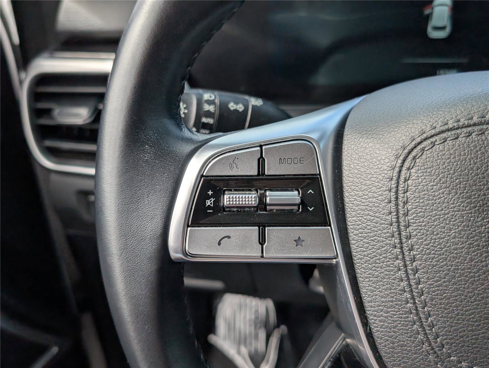 Used 2024 Kia Telluride LX image 20