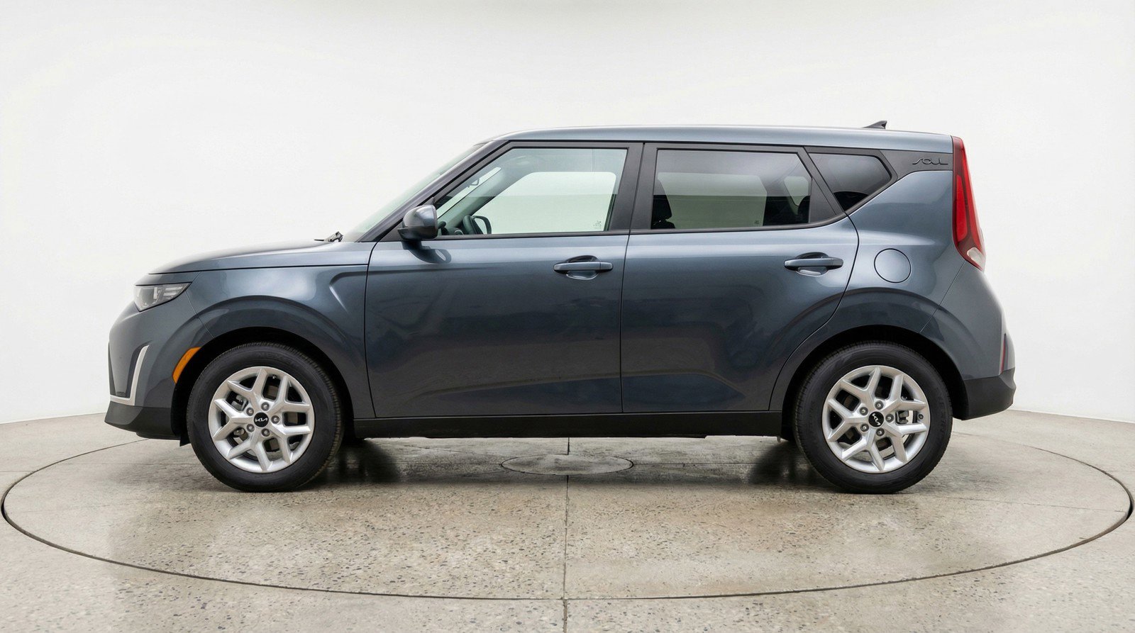 Used 2025 Kia Soul LX w/ LX Technology Package image 5