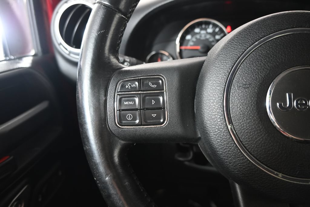 Used 2012 Jeep Wrangler Unlimited Rubicon w/ Connectivity Group AWD/4WD image 34
