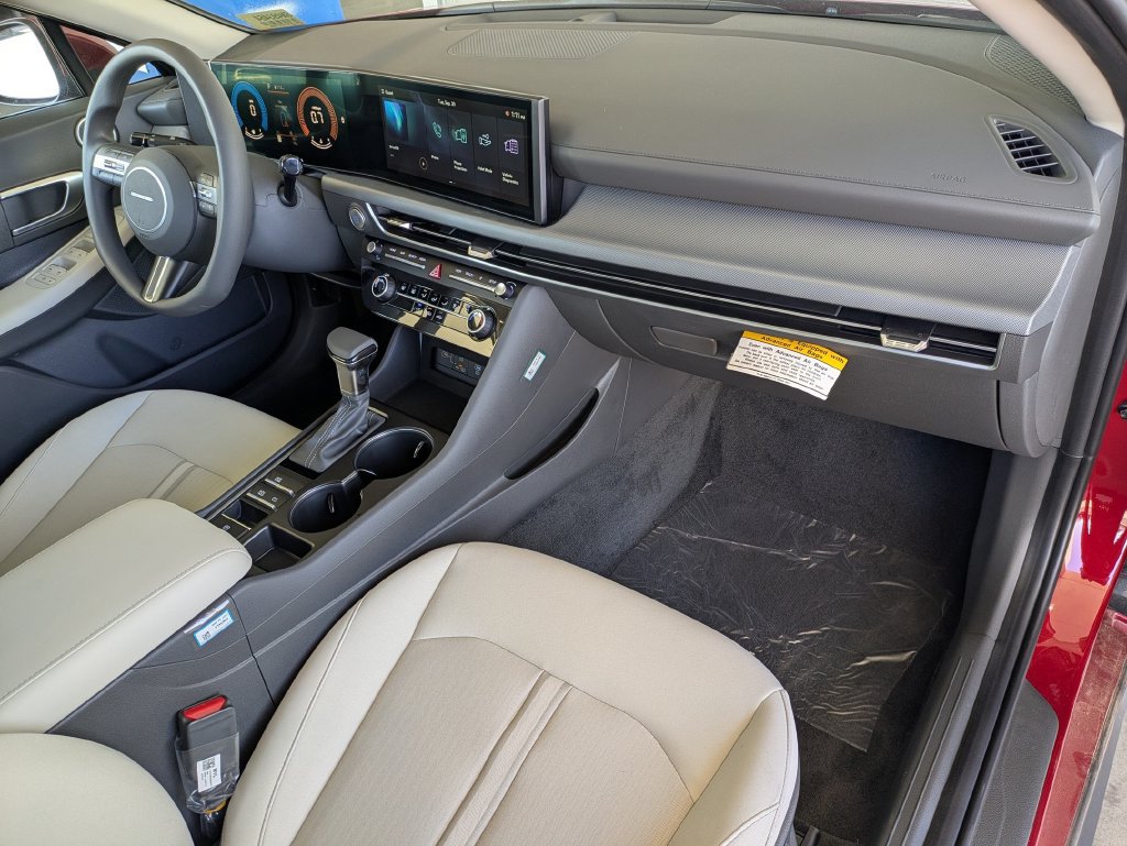 Used 2025 Hyundai Sonata SE FWD image 8