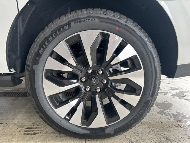New 2026 Ford Expedition Max Platinum w/ Driver's Package AWD/4WD image 8