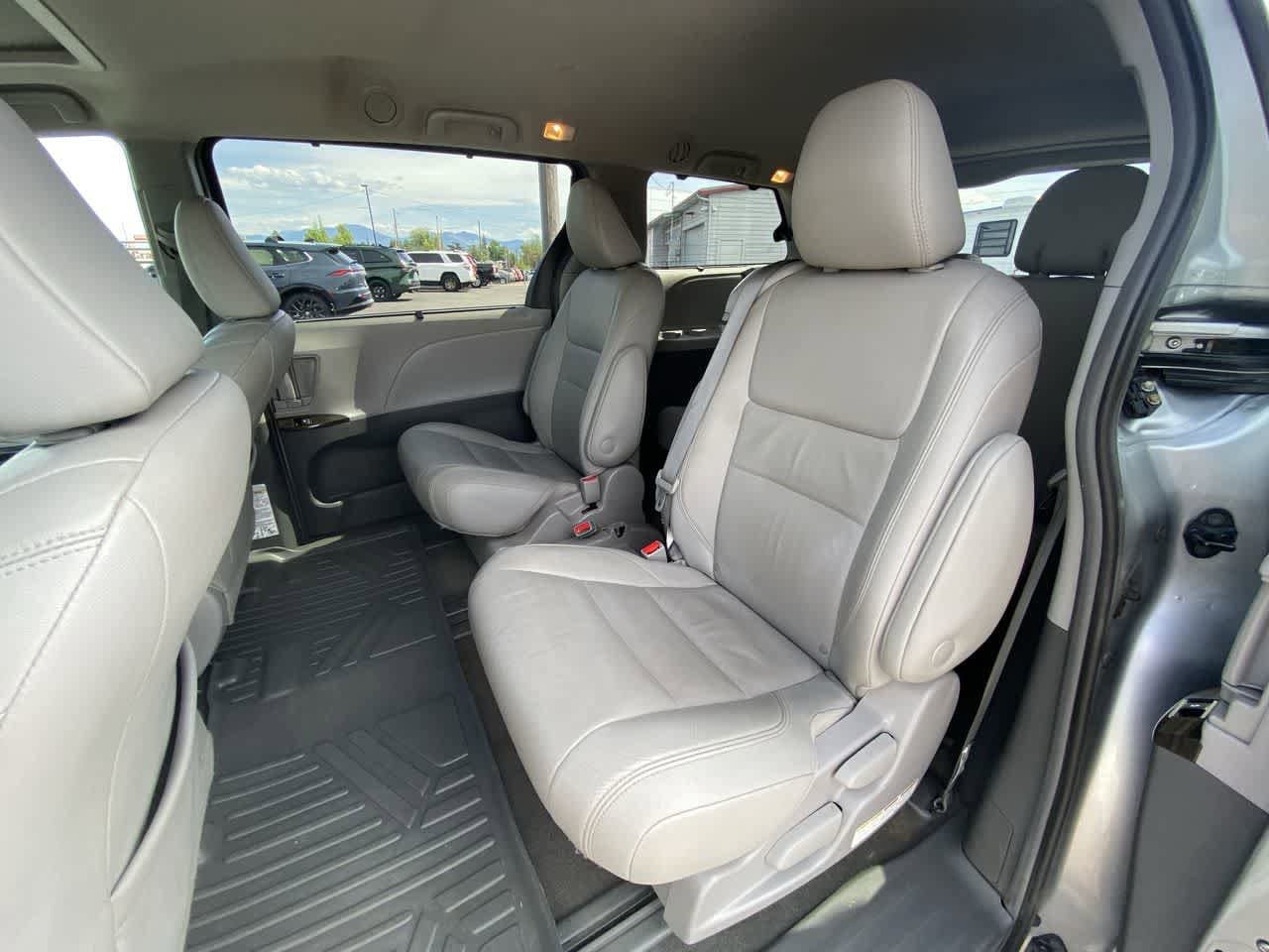 Certified 2018 Toyota Sienna XLE FWD image 22