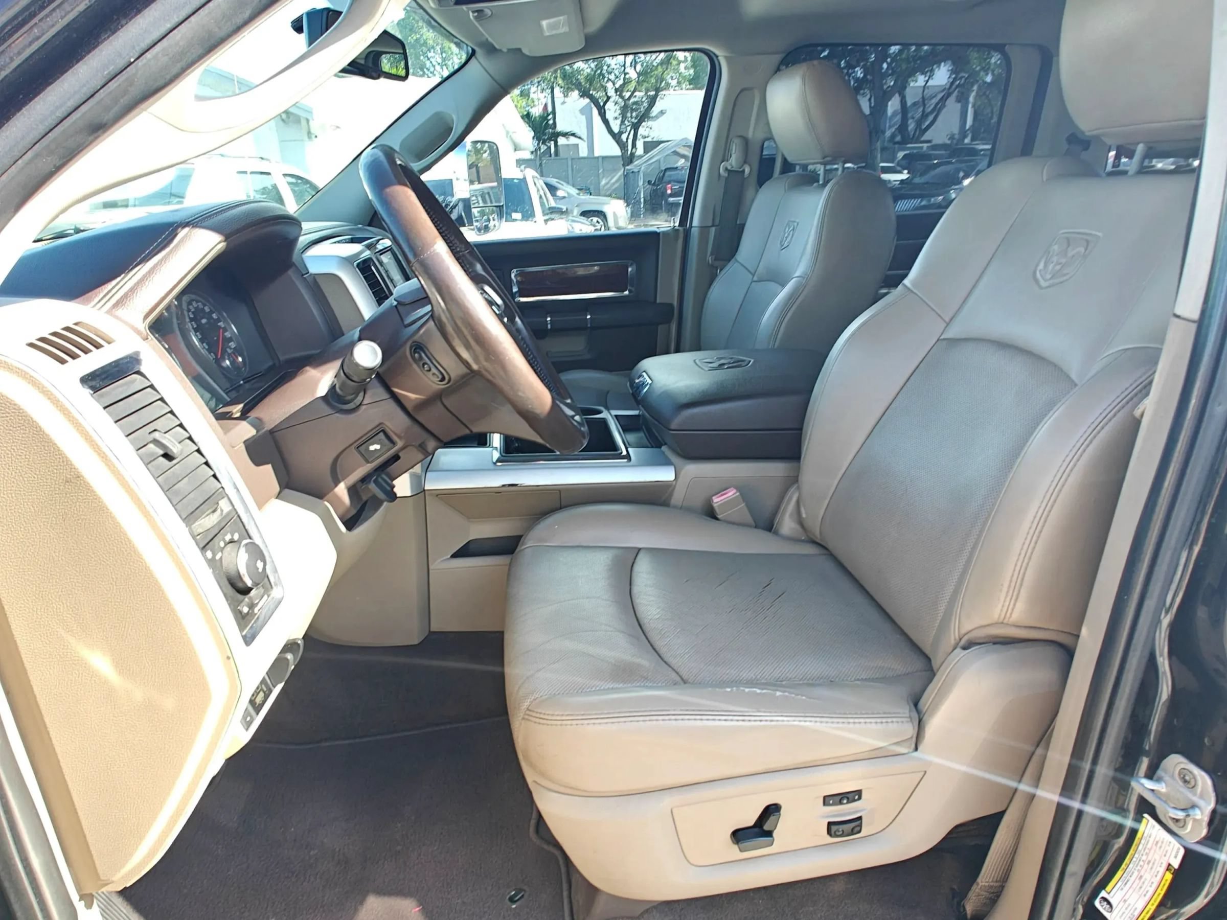 Used 2011 RAM 2500 Laramie RWD image 14