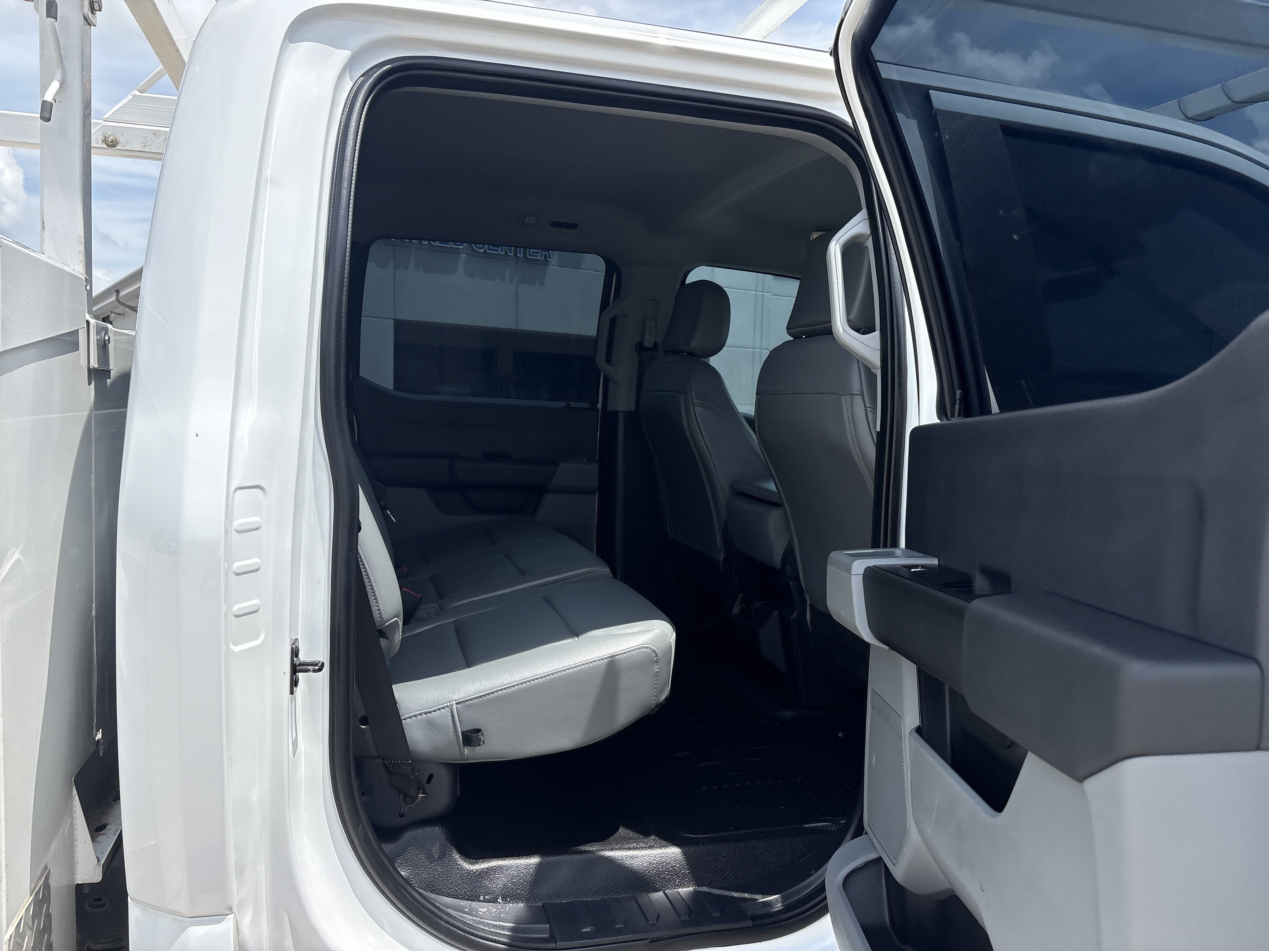 Used 2024 Ford F350 XL w/ Snow Plow/Camper Package AWD/4WD image 6