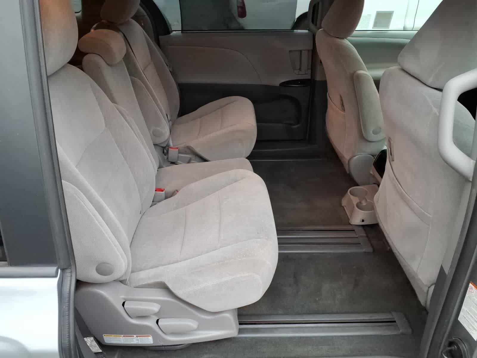 Used 2017 Toyota Sienna LE FWD image 13