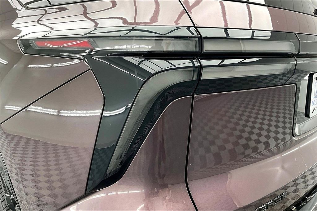 Used 2024 Chevrolet Traverse RS image 31