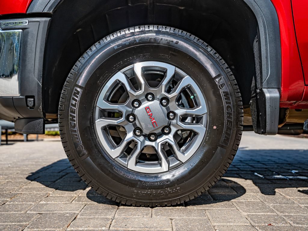 Used 2025 GMC Sierra 2500 SLT w/ SLT Premium Package AWD/4WD image 11