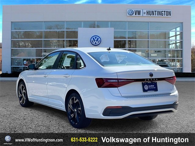 Certified 2025 Volkswagen Jetta SE w/ Sunroof Package image 4