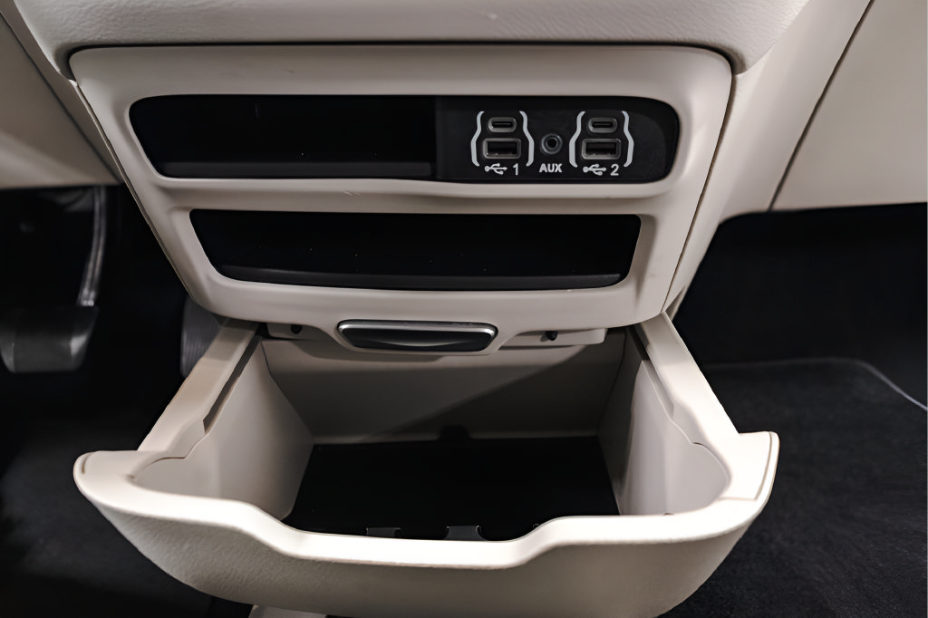Used 2023 Chrysler Pacifica Touring-L FWD image 17