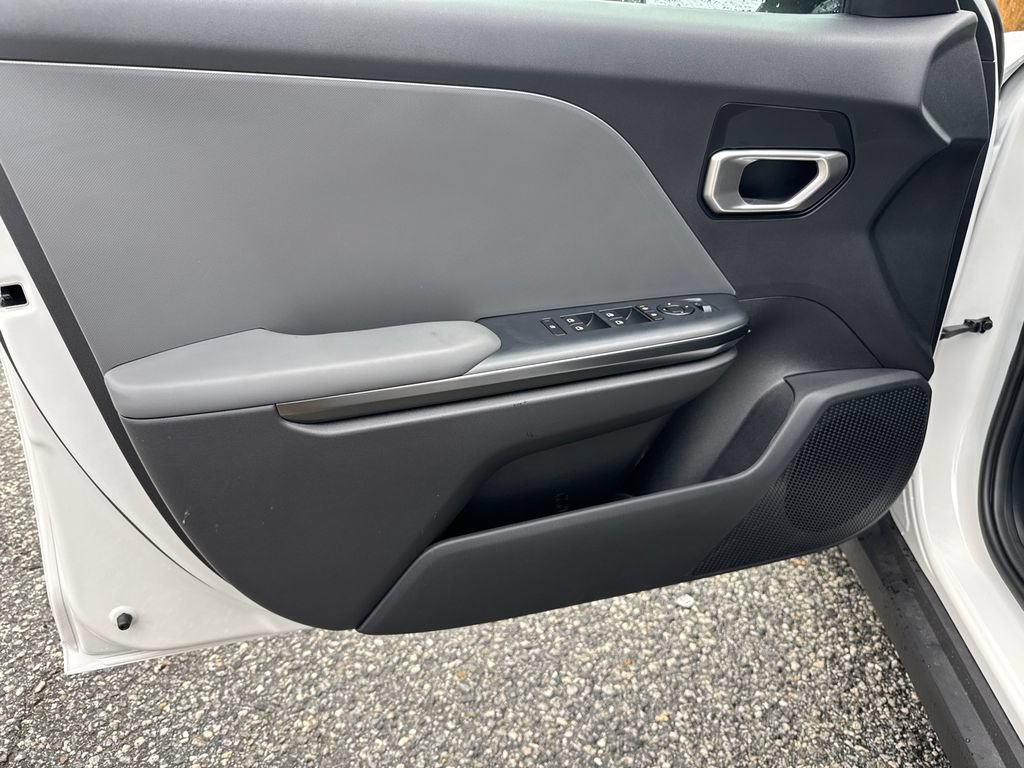 New 2025 Kia K4 FWD image 11