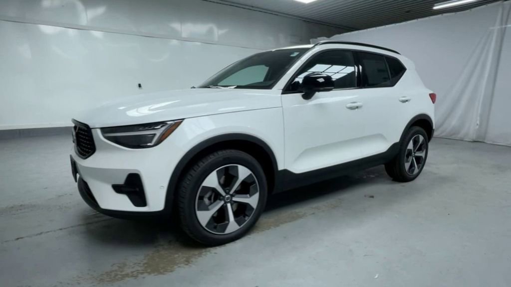 New 2026 Volvo XC40 B5 Plus w/ Protection Package Premier image 19