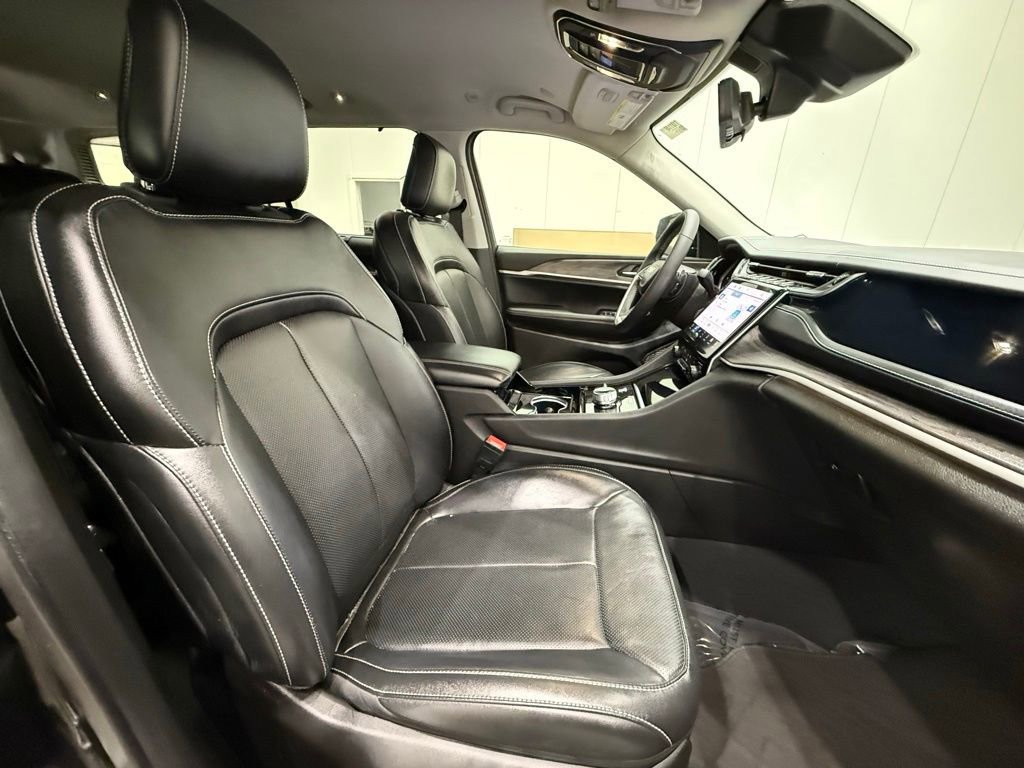 Used 2023 Jeep Grand Cherokee L Limited w/ Luxury Tech Group II image 13