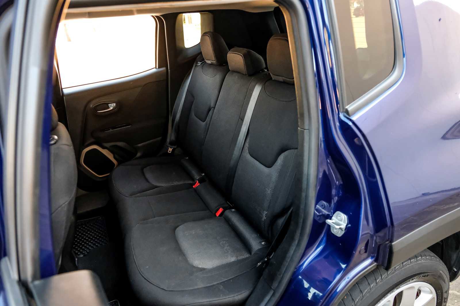 Used 2017 Jeep Renegade Latitude w/ Cold Weather Group image 36