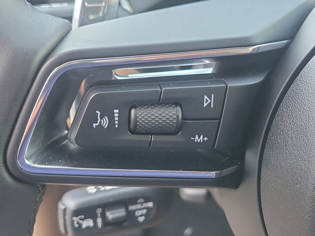Certified 2025 Porsche Macan AWD/4WD image 28