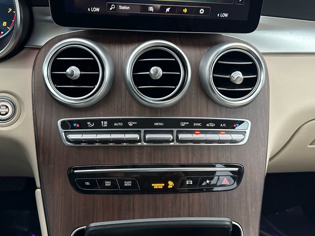 Used 2022 Mercedes-Benz GLC 300 4MATIC w/ Premium Package Lite image 23