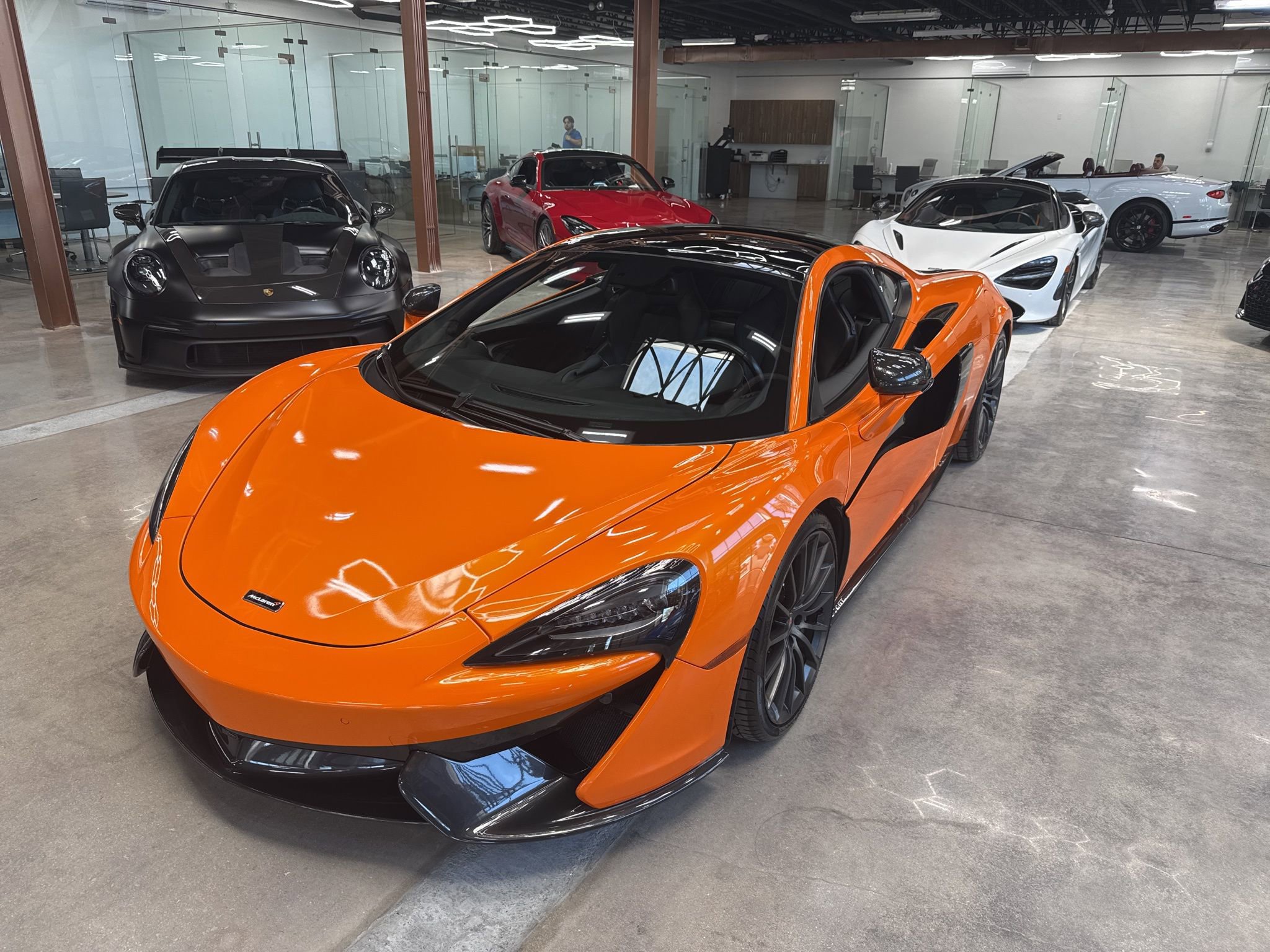 Used 2018 McLaren 570S image 1