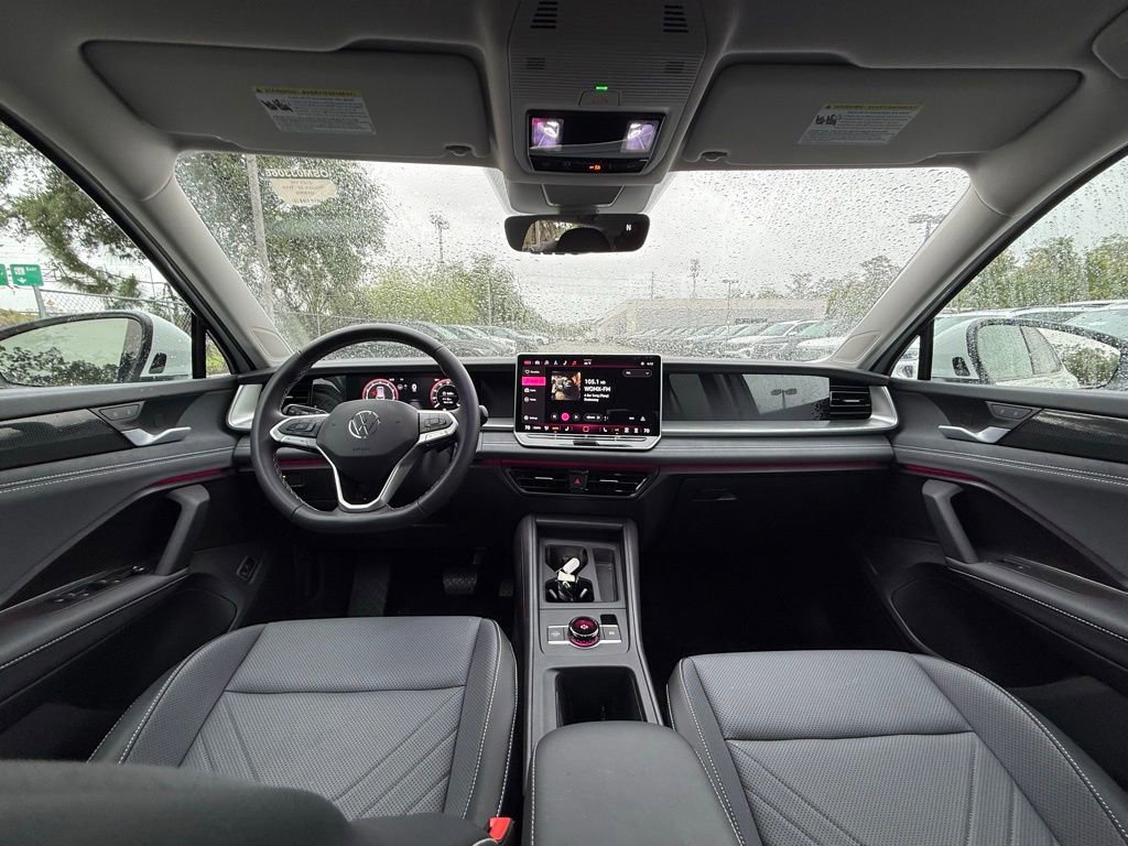 Used 2025 Volkswagen Tiguan SE FWD image 18