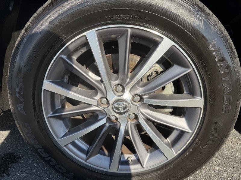 Used 2019 Toyota Highlander XLE FWD image 28