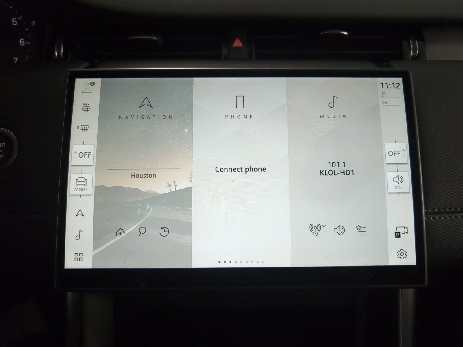 Certified 2025 Land Rover Discovery Sport Dynamic SE image 24