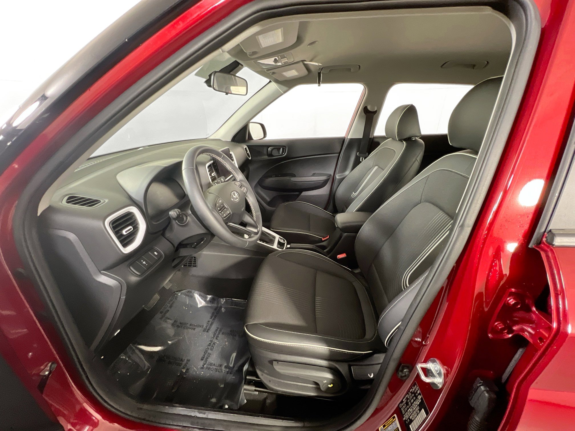 Used 2024 Hyundai Venue Limited image 20