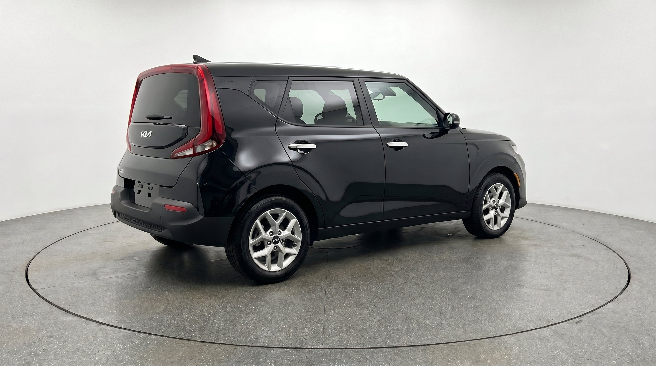 Used 2025 Kia Soul LX w/ LX Technology Package FWD image 9