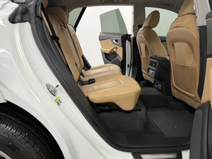 Used 2019 Audi Q8 Premium w/ Convenience Package image 33