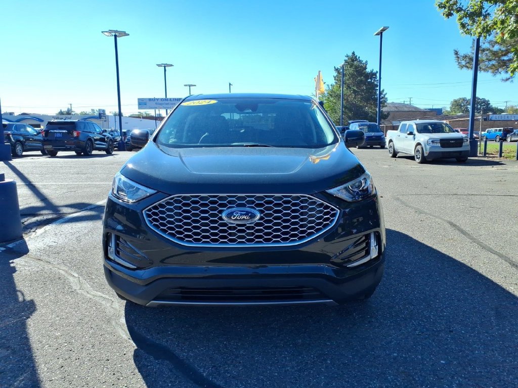 Certified 2024 Ford Edge SEL w/ Convenience Package AWD/4WD image 3