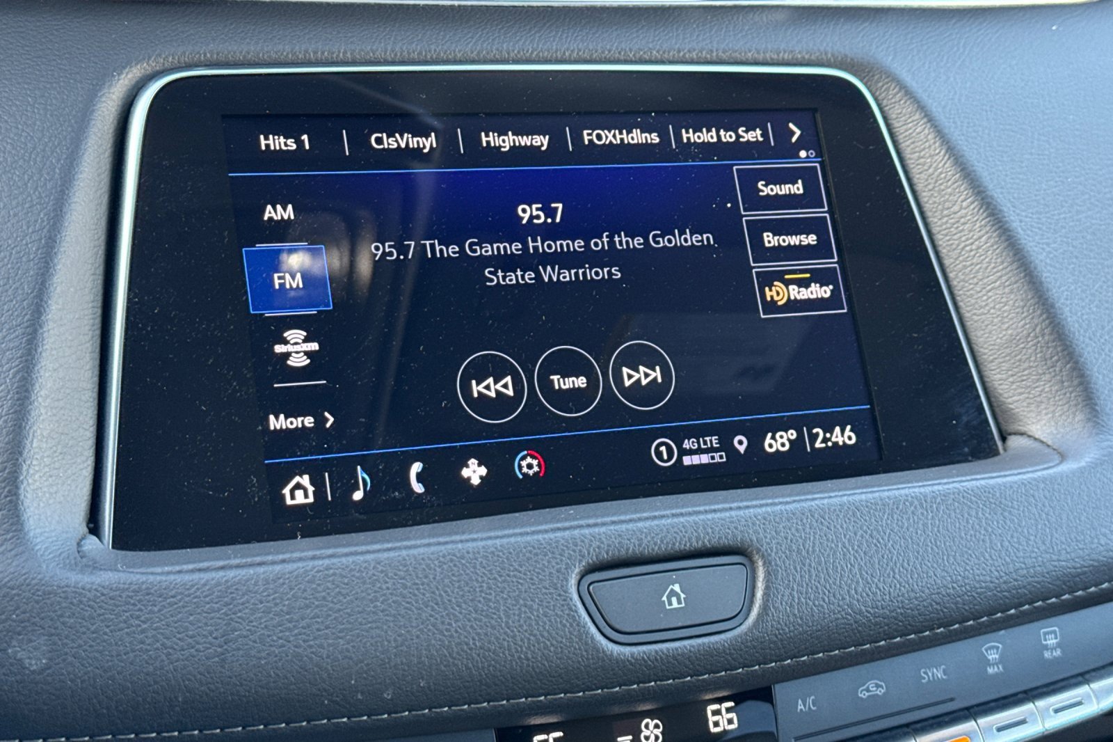 Used 2023 Cadillac XT4 Premium Luxury image 20