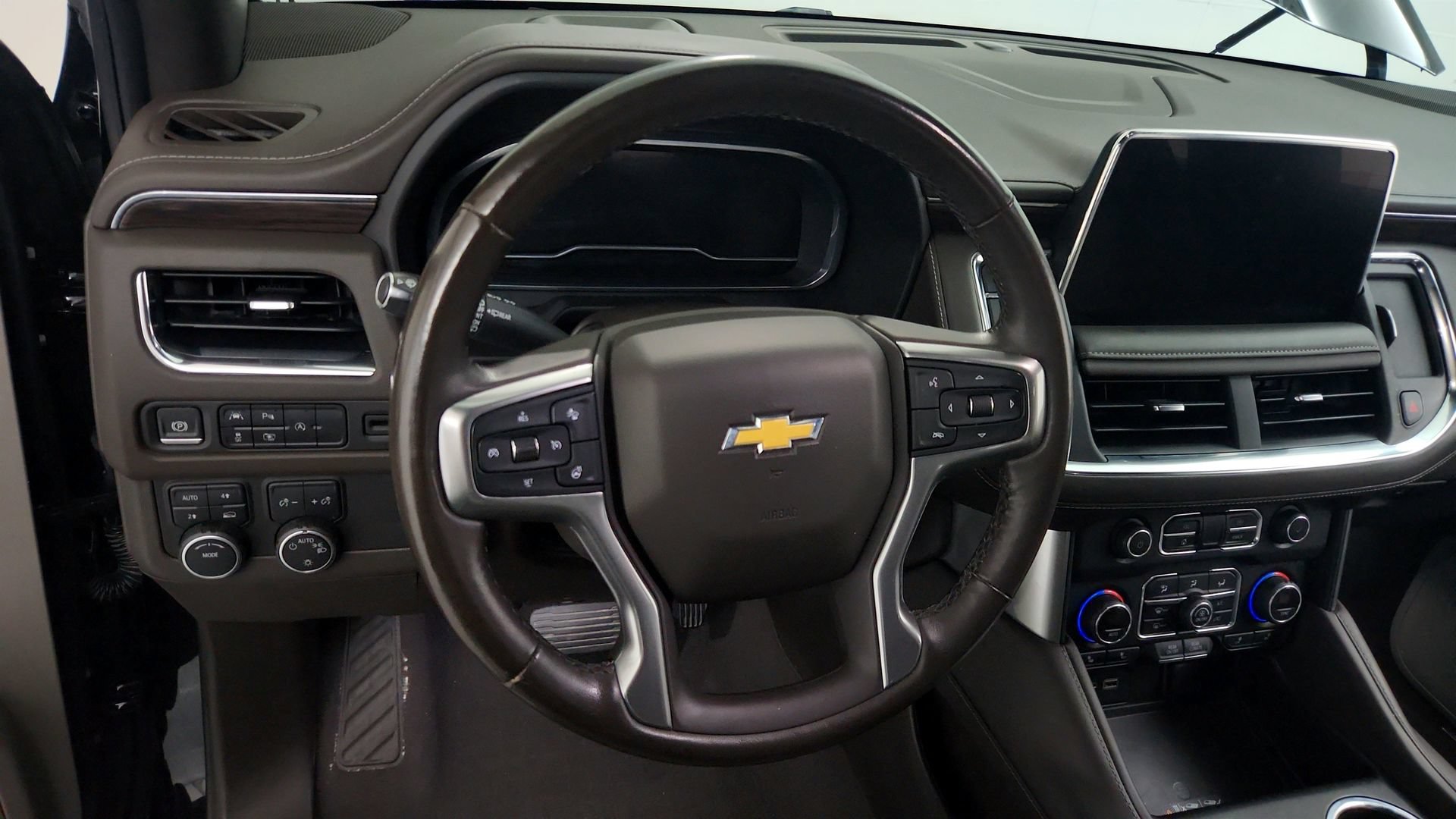 Used 2023 Chevrolet Tahoe LT w/ Luxury Package AWD/4WD image 18