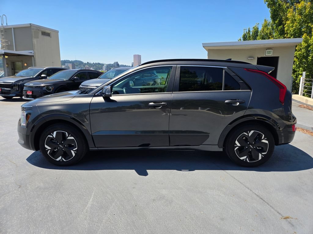 Used 2024 Kia Niro Wind w/ Wind Preserve Package FWD image 7