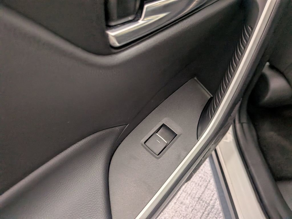 Used 2025 Toyota RAV4 XLE image 17