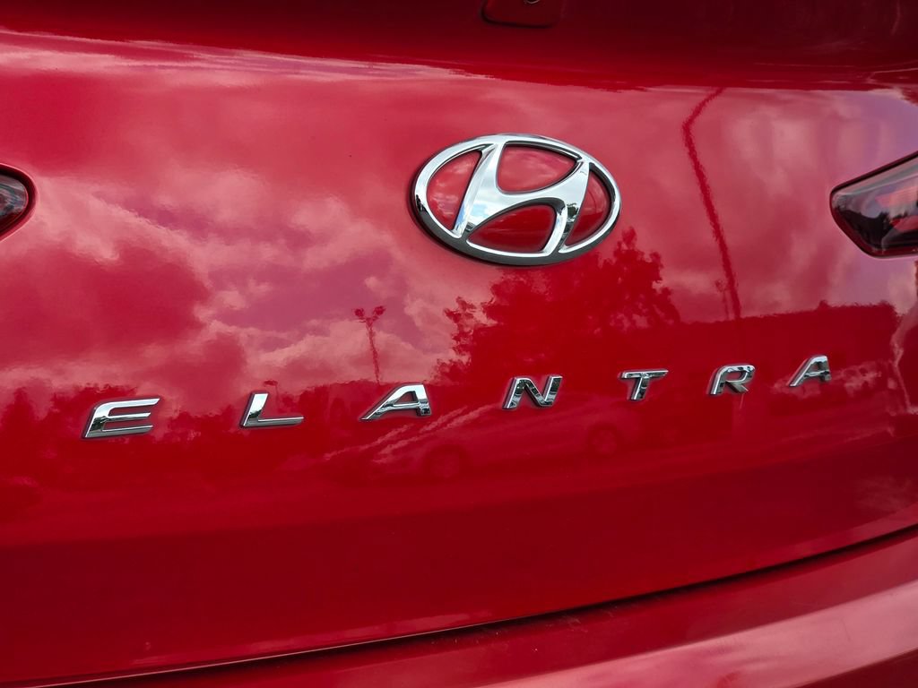 Used 2020 Hyundai Elantra SE FWD image 12