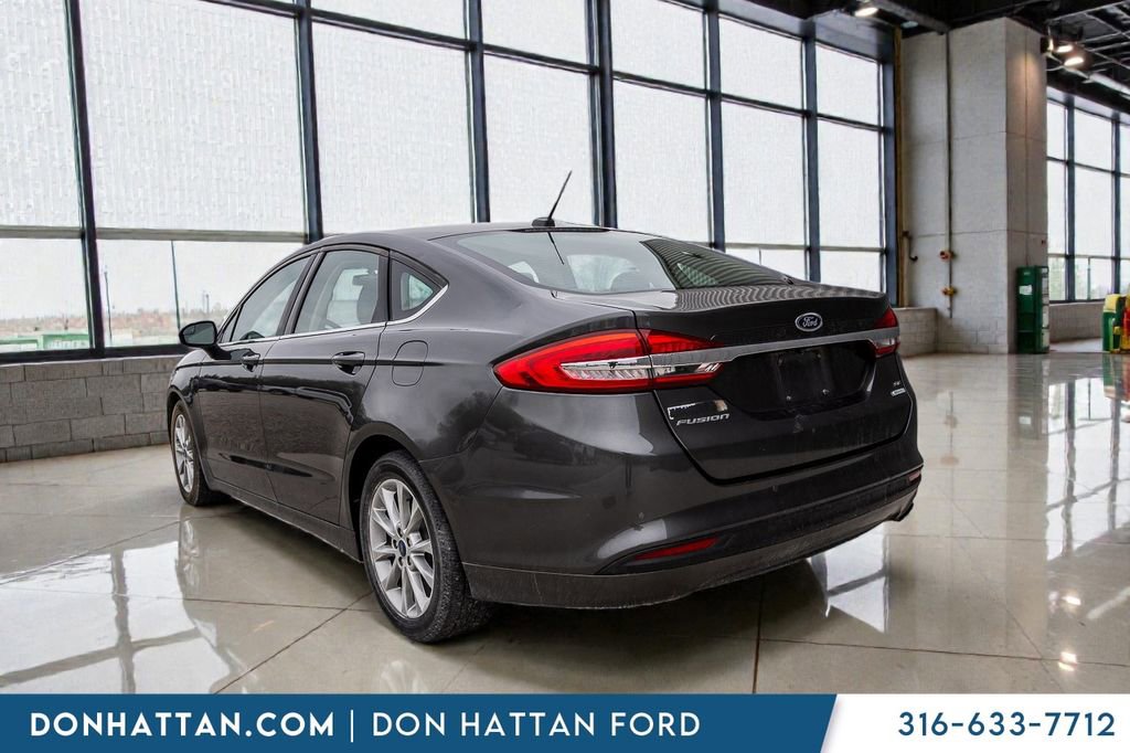Used 2017 Ford Fusion SE w/ Fusion SE Technology Package image 29