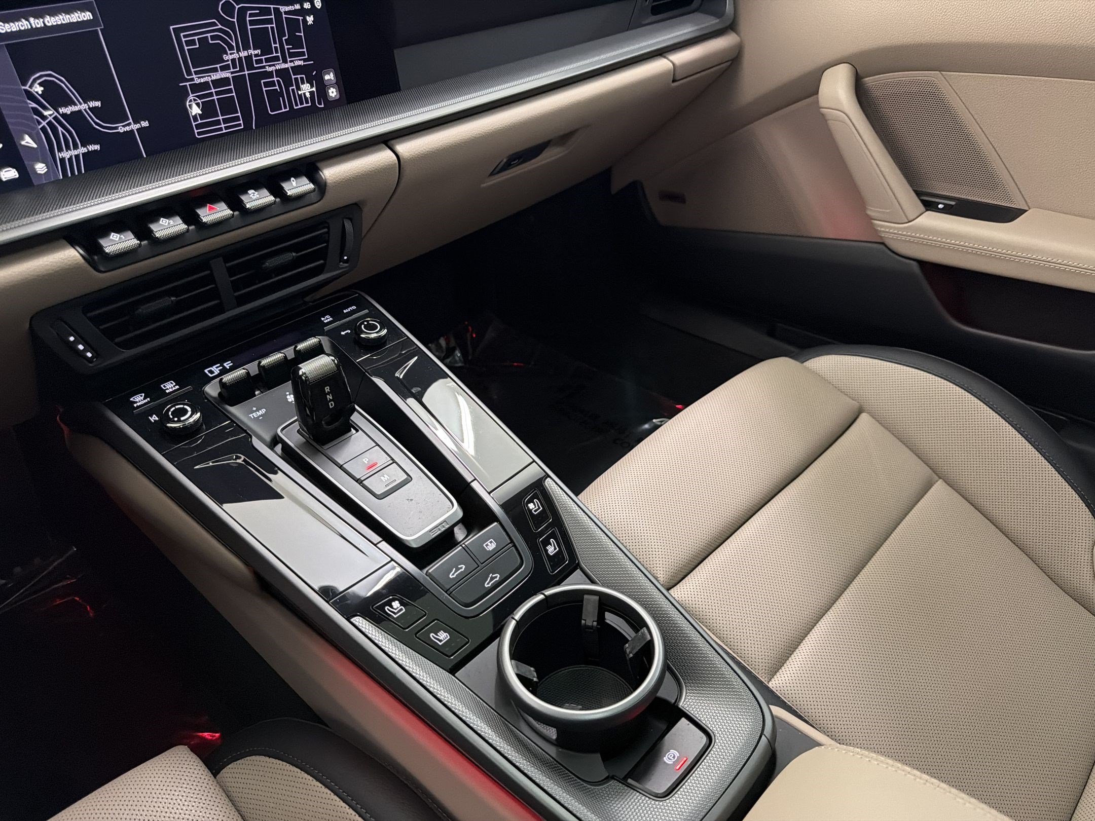 Certified 2025 Porsche 911 Carrera RWD image 29