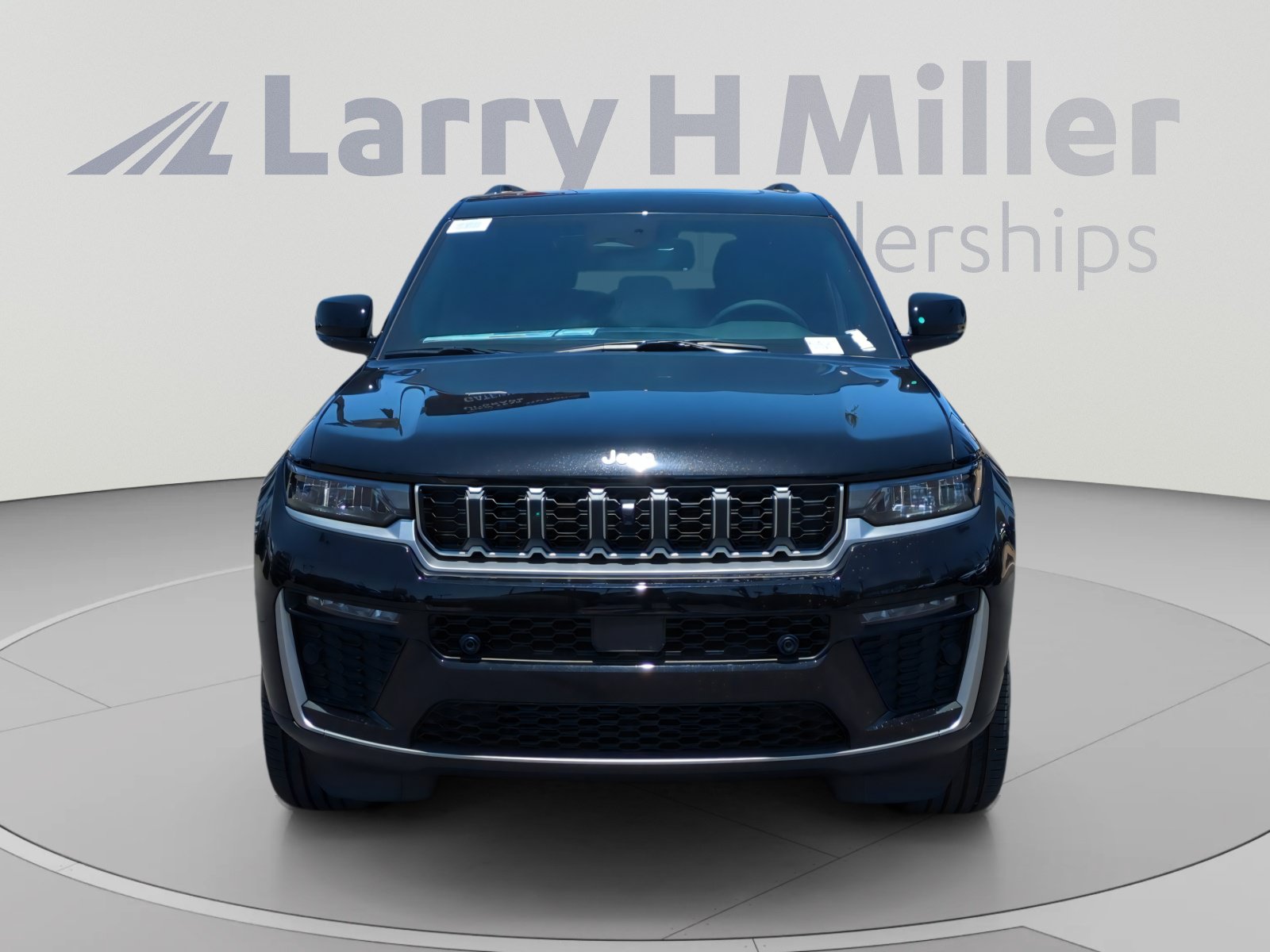 New 2026 Jeep Grand Cherokee Limited w/ Luxury Tech Group II RWD image 8