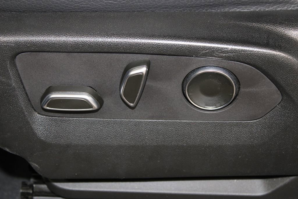 Used 2024 GMC Yukon Denali image 16