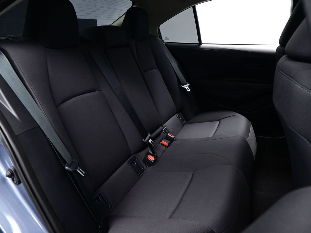 Used 2025 Toyota Corolla LE image 27