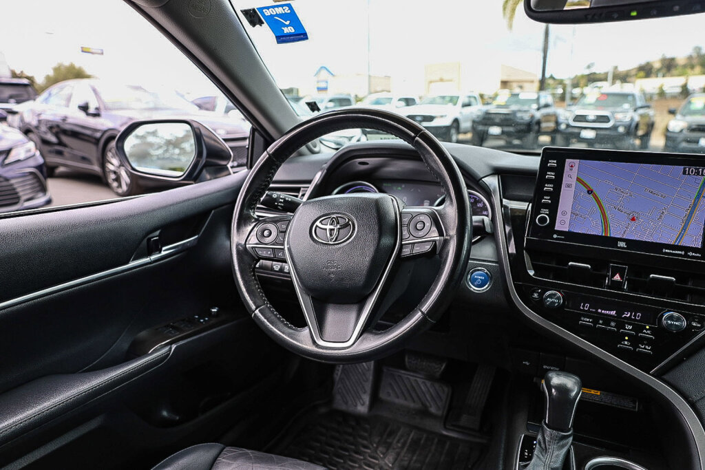 Certified 2021 Toyota Camry XLE w/ Navigation Upgrade Package FWD image 5