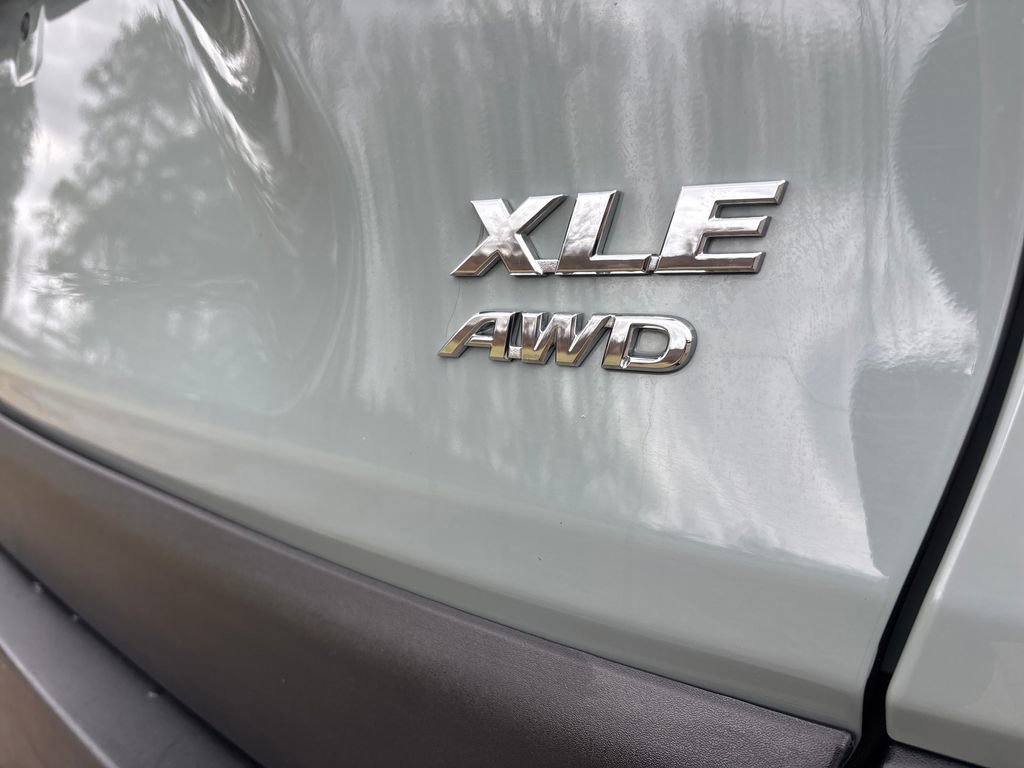 Used 2020 Toyota RAV4 XLE w/ Convenience Package image 16