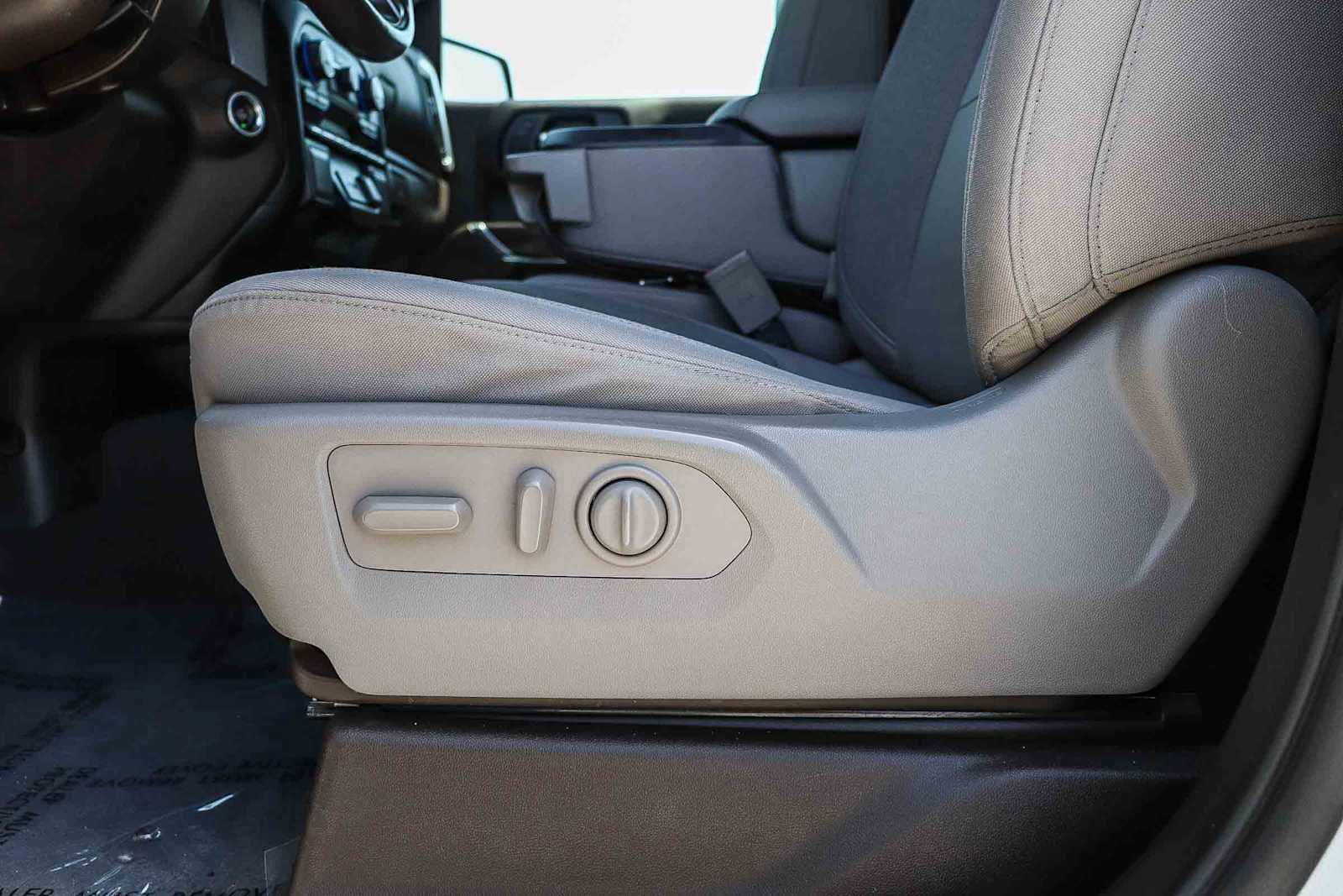 Used 2021 Chevrolet Silverado 1500 LT image 21