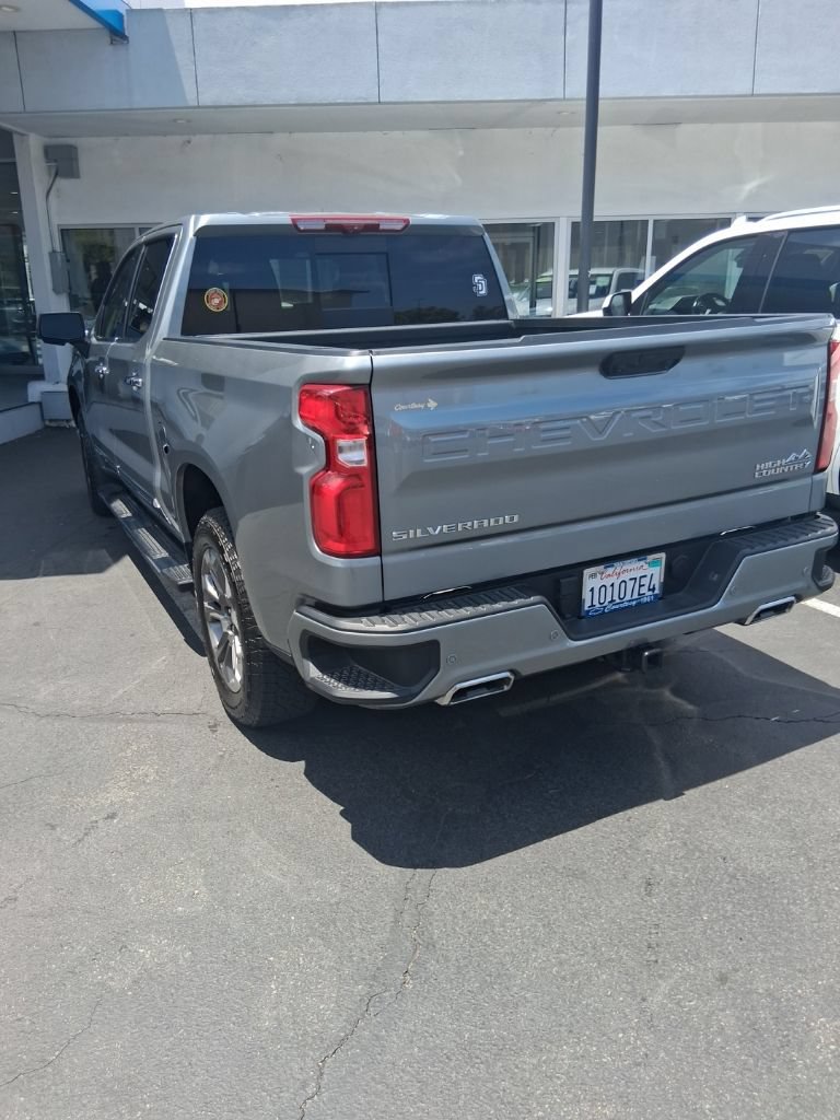 Used 2025 Chevrolet Silverado 1500 High Country w/ Technology Package AWD/4WD image 6