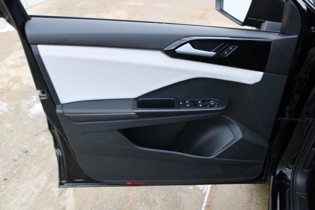 Certified 2025 Volkswagen Taos S image 7