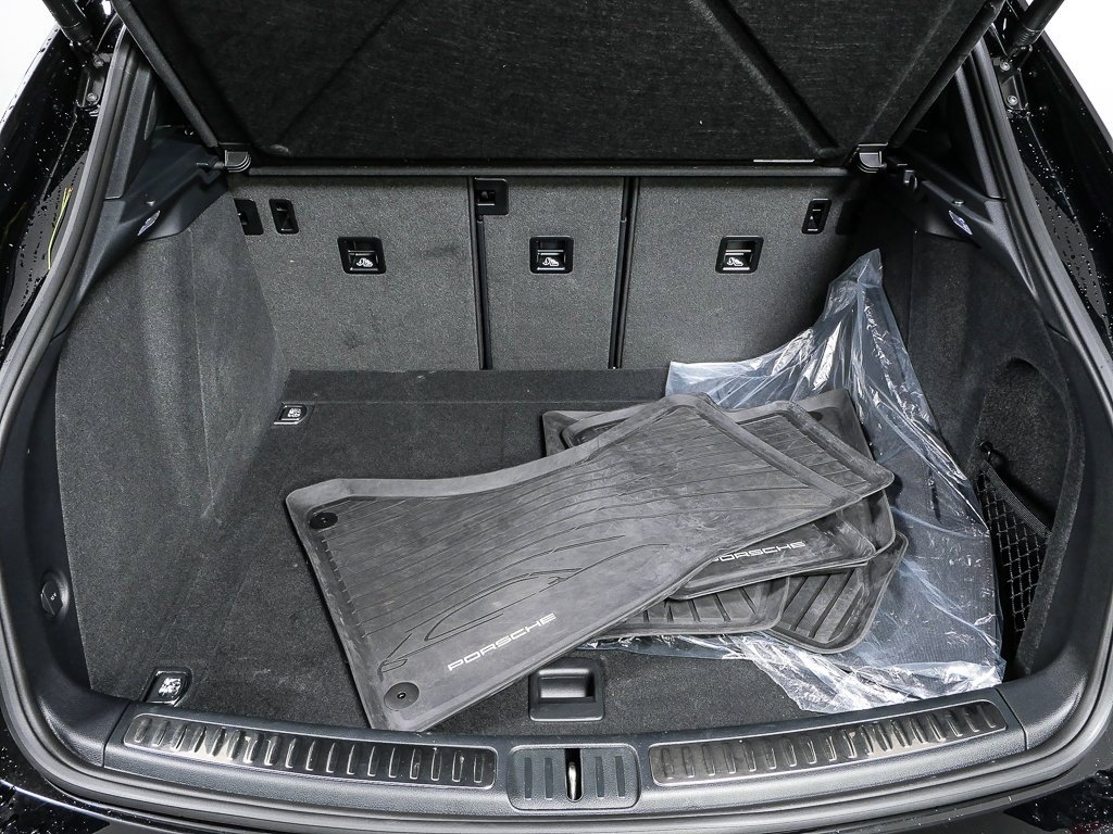 Certified 2025 Porsche Macan image 34