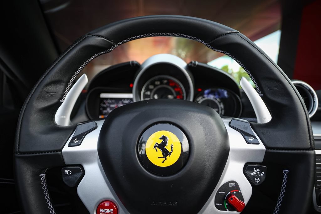 Used 2015 Ferrari California T RWD image 33
