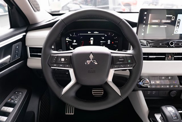 New 2025 Mitsubishi Outlander AWD image 13