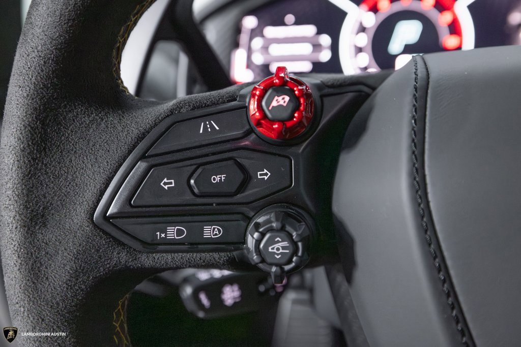 Used 2025 Lamborghini Revuelto image 30