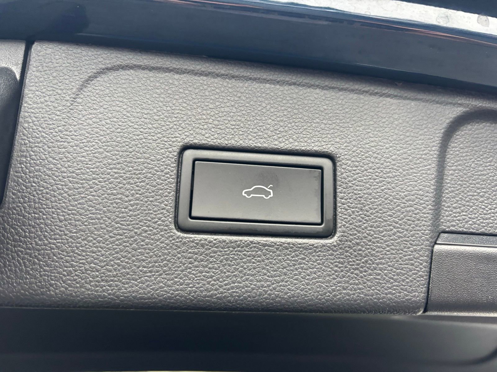 Used 2023 Volkswagen Atlas SE image 22