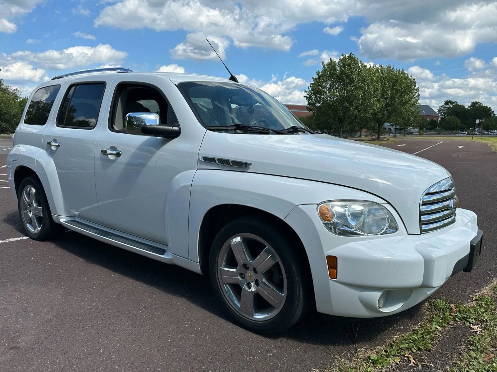 Used 2010 Chevrolet HHR LT w/ LT Preferred Equipment Group image 9